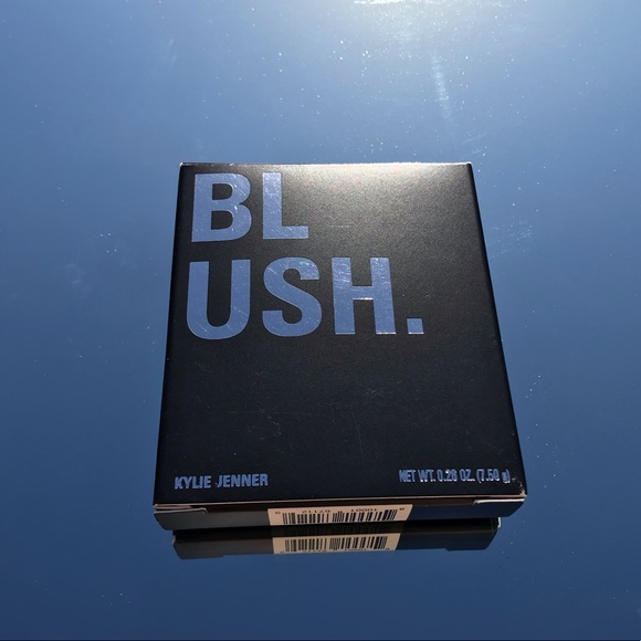 BADDIE ON THE BLOCK Kylie Blush Pressed Powder - Picture 3 of 11